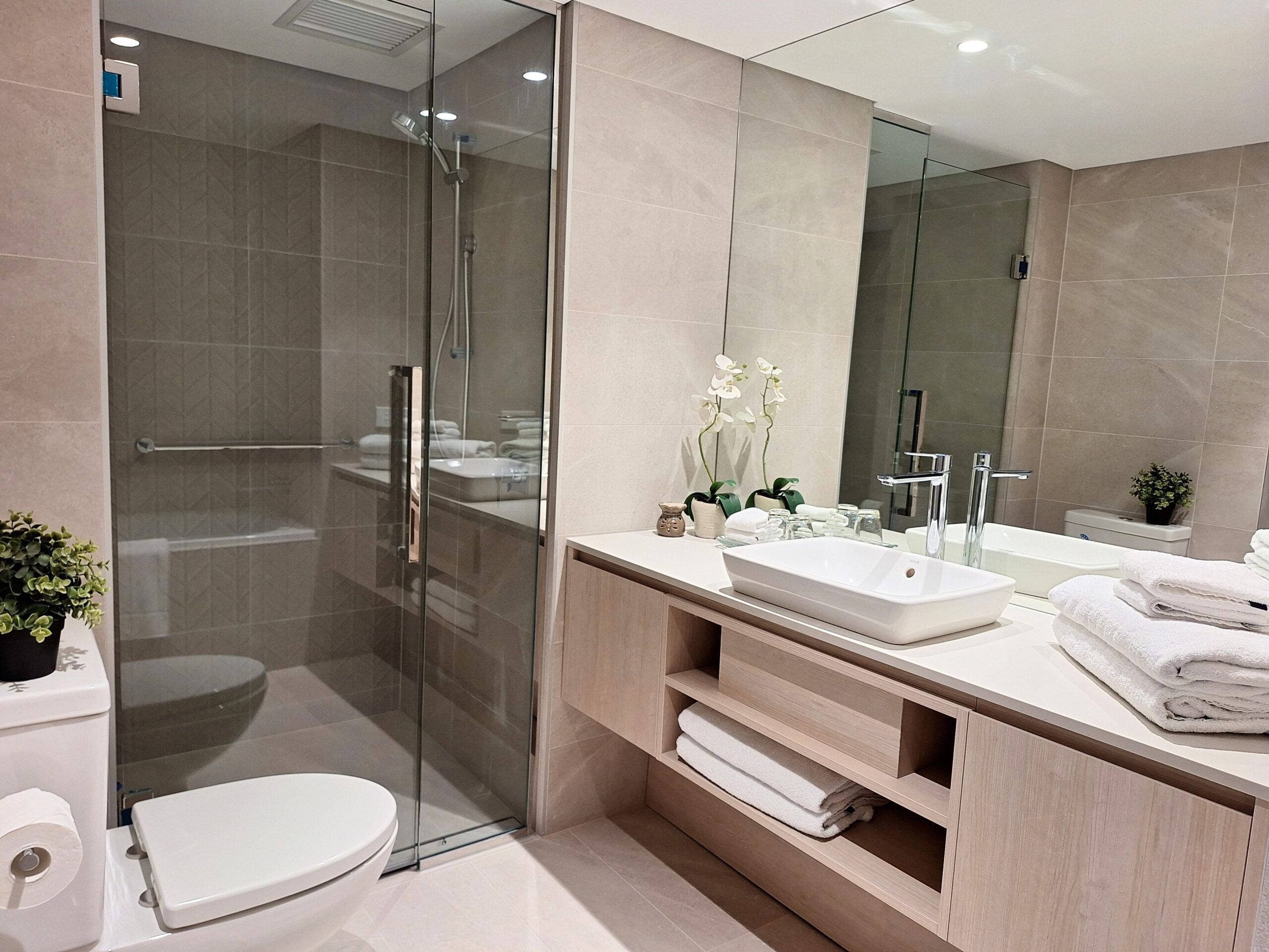 Modern hotel bathroom