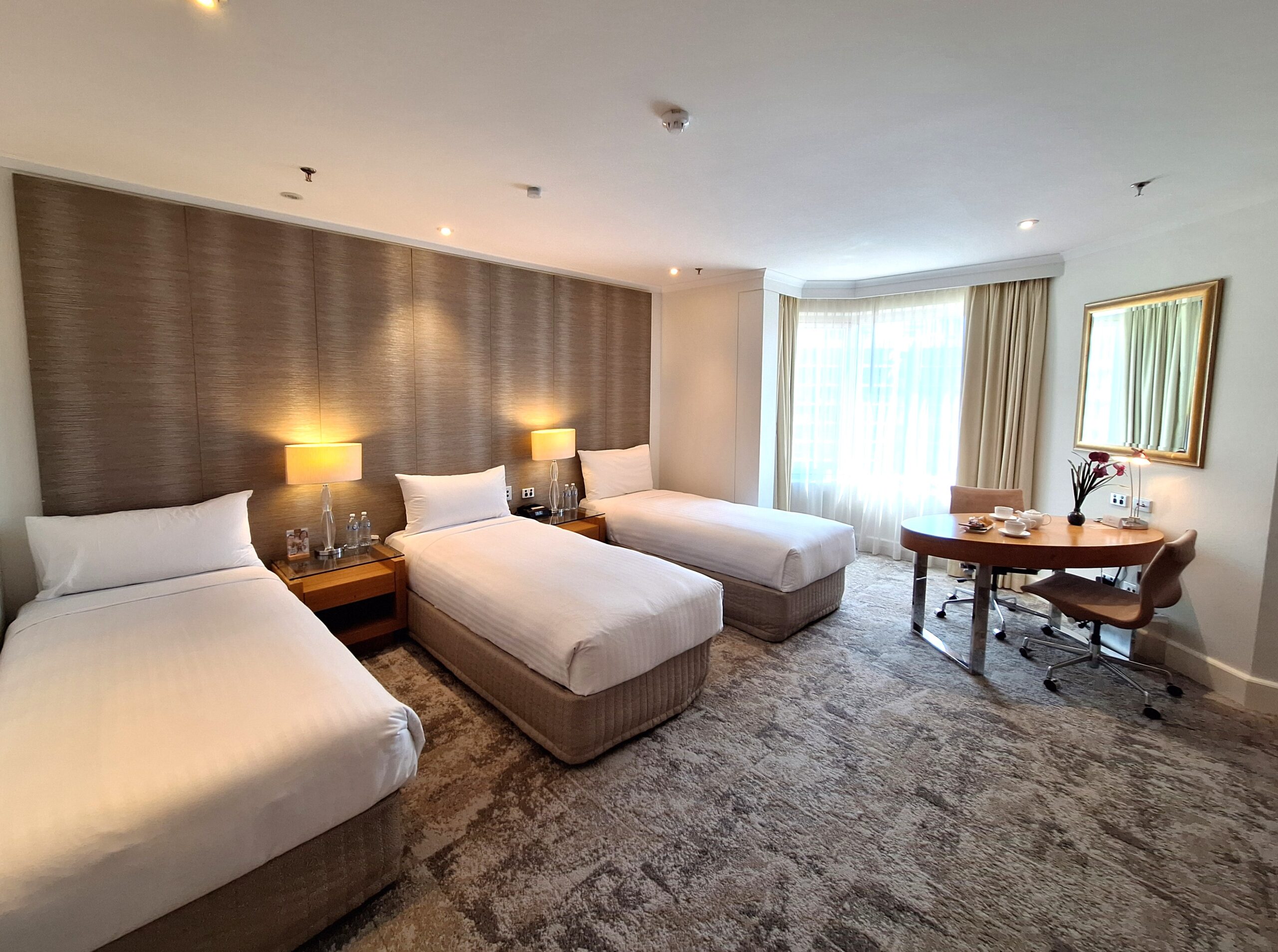 3 bedroom holtel room