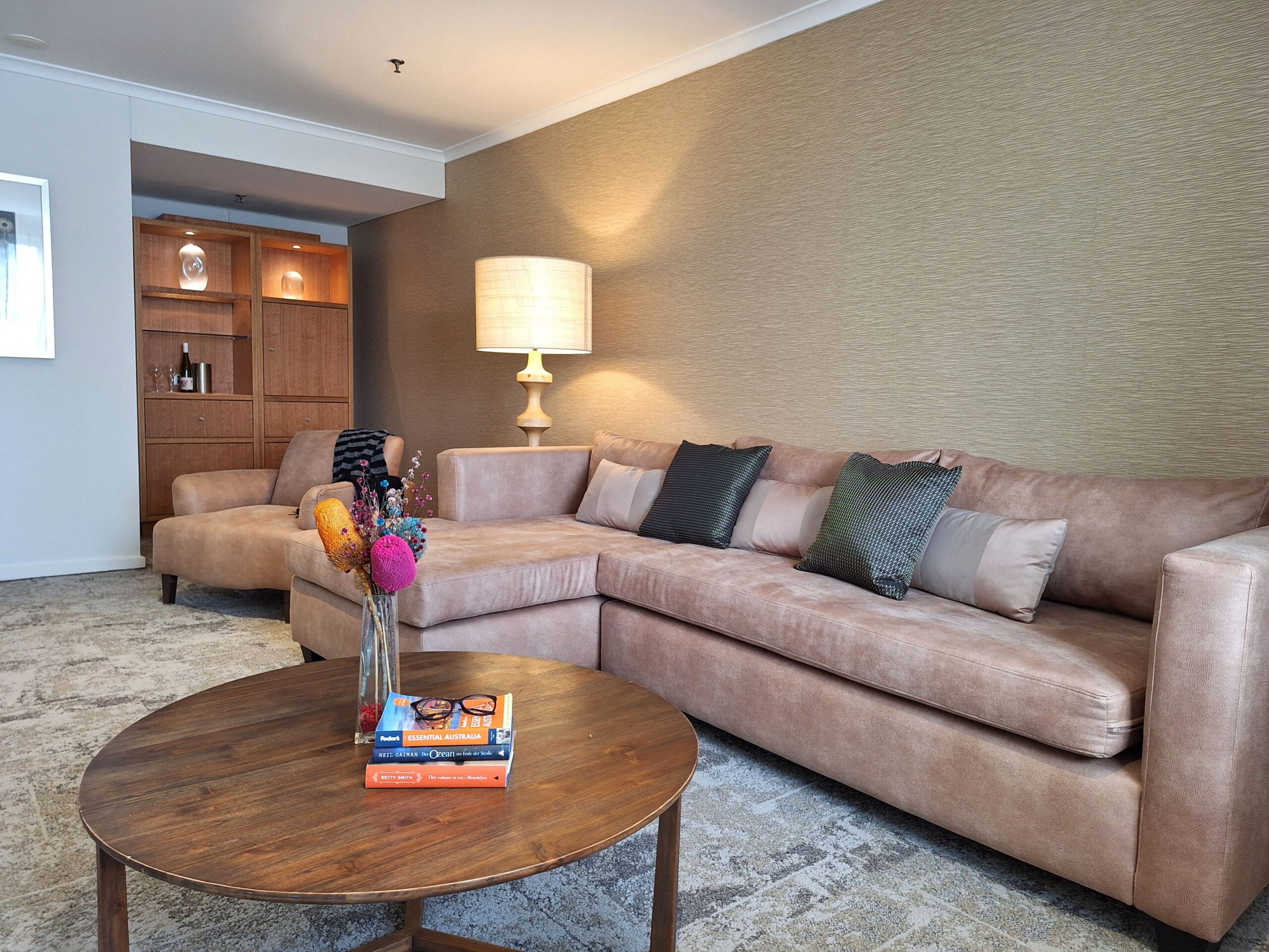 hotel room sitting area