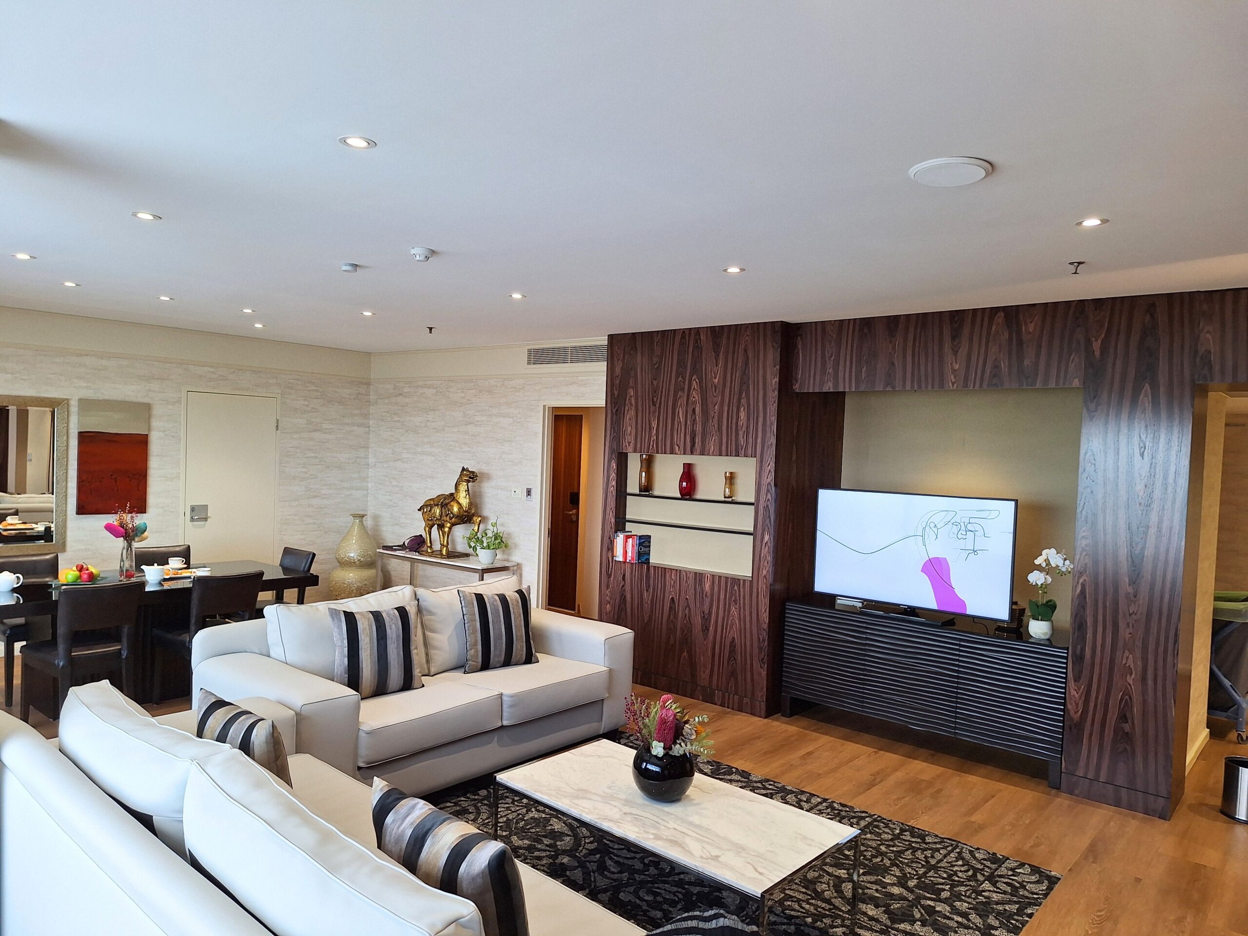 hotel room with Cozy living room